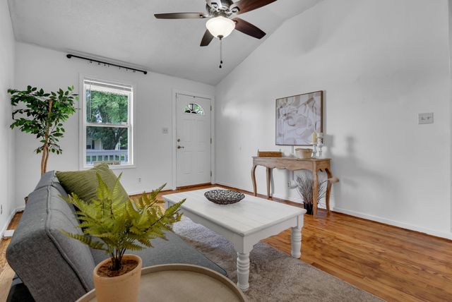 1921 Timberline Cir, Oak Grove, KY 42262