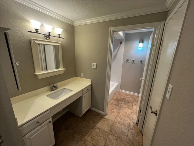 2425 Underwood Street 242, Houston, TX 77030