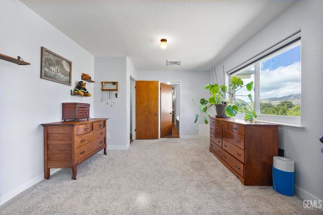 22810 Tom Court, Tehachapi, CA 93561