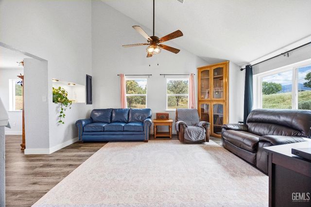 22810 Tom Court, Tehachapi, CA 93561