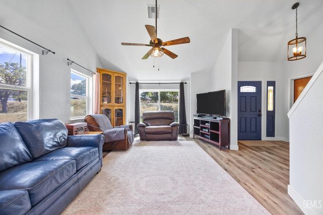 22810 Tom Court, Tehachapi, CA 93561