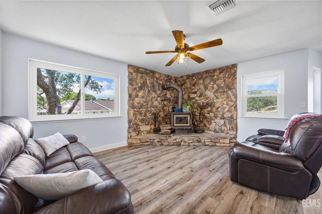 22810 Tom Court, Tehachapi, CA 93561