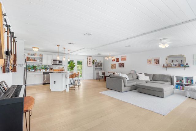 1724 SW 4th St, Fort Lauderdale, FL 33312