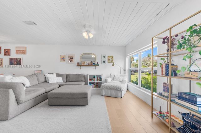 1724 SW 4th St, Fort Lauderdale, FL 33312