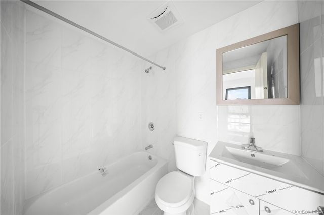 70-40 45 Avenue 7B, Elmhurst, NY 11373