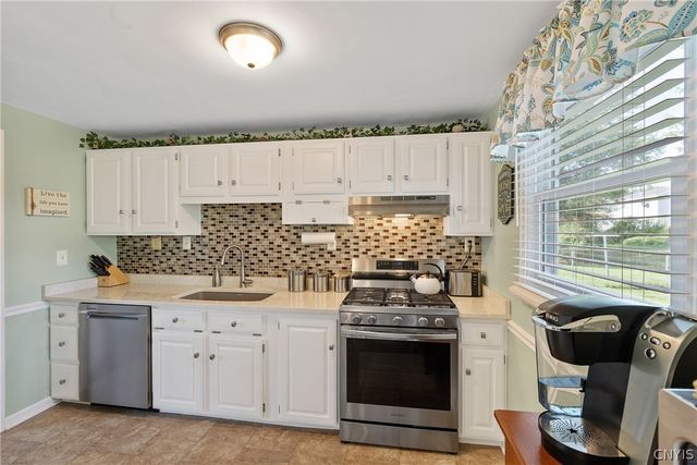 8158 Mantova Drive, Clay, NY 13041