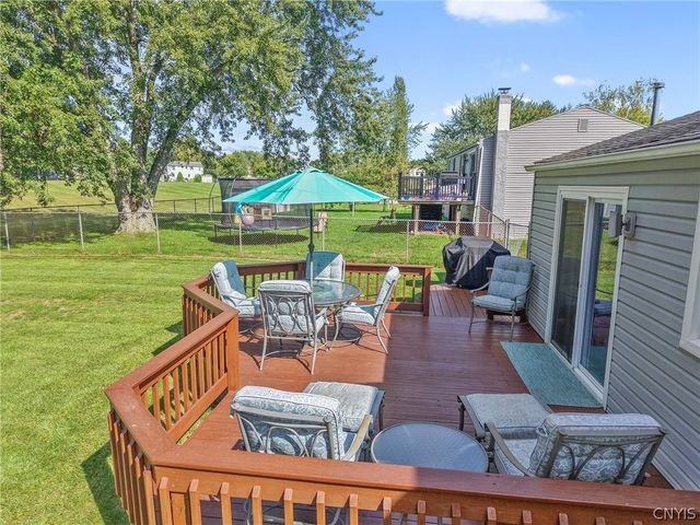 8158 Mantova Drive, Clay, NY 13041