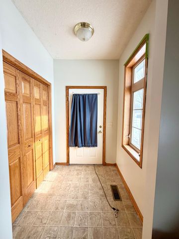 573 Taft Loop S, Cambridge, MN 55008