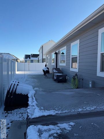 817 Harborside Loop, Blackfoot, ID 83221