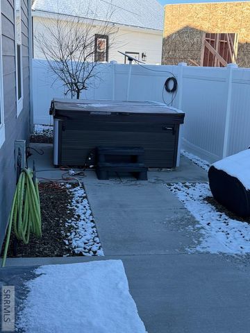 817 Harborside Loop, Blackfoot, ID 83221