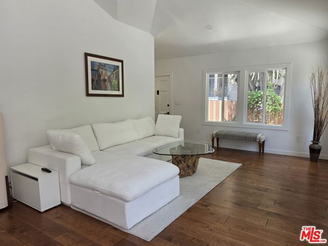 2310 Oak Street, Santa Monica, CA 90405