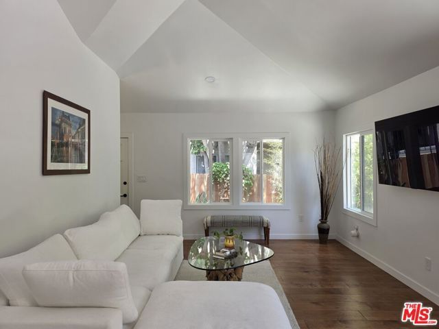 2310 Oak Street, Santa Monica, CA 90405