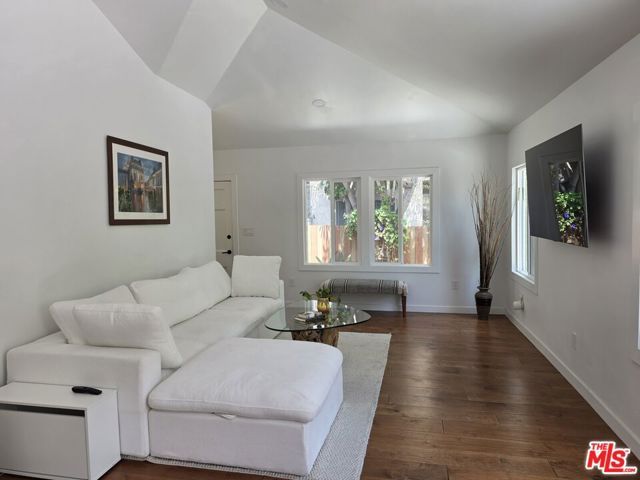 2310 Oak Street, Santa Monica, CA 90405
