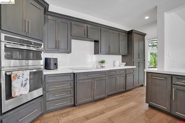 5530 Edgeview DR, Discovery Bay, CA 94505