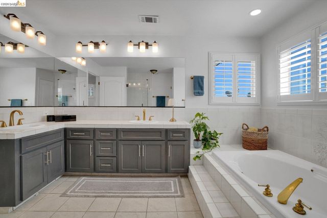 5530 Edgeview DR, Discovery Bay, CA 94505