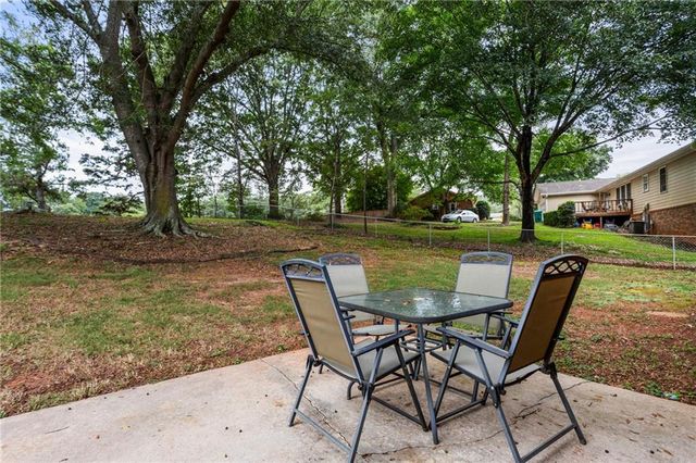 1749 Rangewood Drive SW, Lilburn, GA 30047