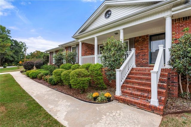 1749 Rangewood Drive SW, Lilburn, GA 30047