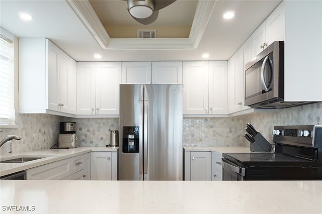 10701 Gulf Shore DR 1102, Naples, FL 34108