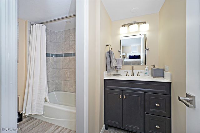 10701 Gulf Shore DR 1102, Naples, FL 34108