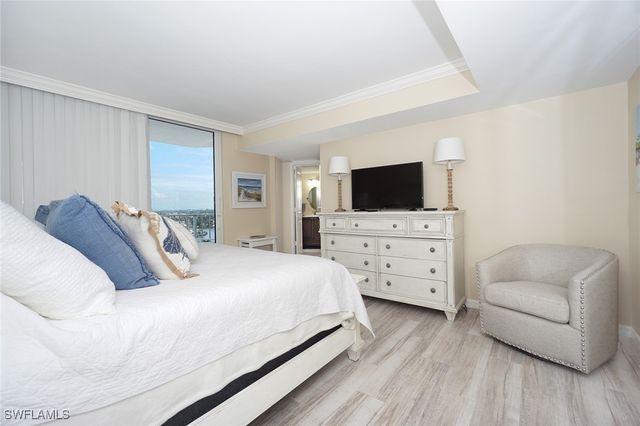 10701 Gulf Shore DR 1102, Naples, FL 34108