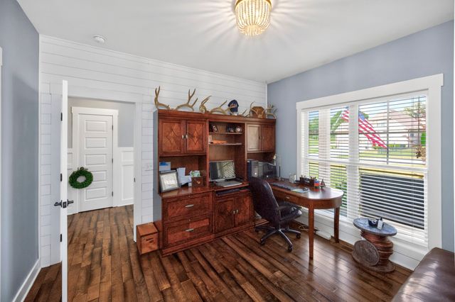 106 Renee Ct, Cottontown, TN 37048