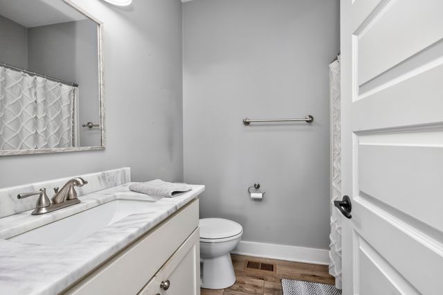 106 Renee Ct, Cottontown, TN 37048