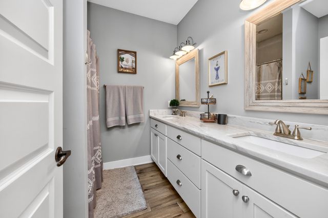106 Renee Ct, Cottontown, TN 37048