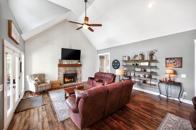 106 Renee Ct, Cottontown, TN 37048