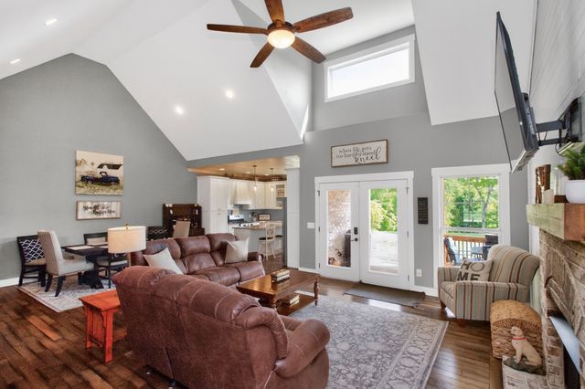 106 Renee Ct, Cottontown, TN 37048