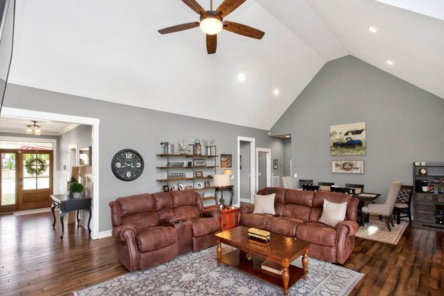 106 Renee Ct, Cottontown, TN 37048