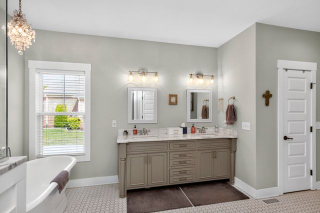 106 Renee Ct, Cottontown, TN 37048