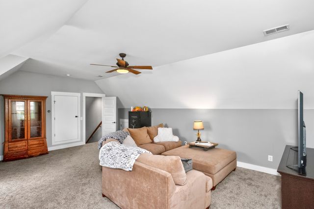 106 Renee Ct, Cottontown, TN 37048