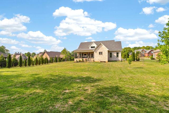 106 Renee Ct, Cottontown, TN 37048