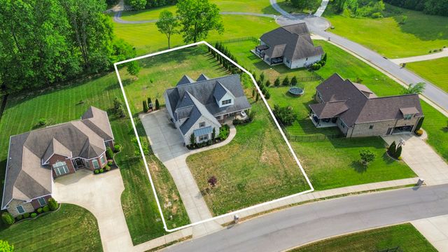106 Renee Ct, Cottontown, TN 37048