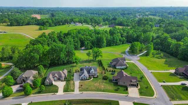 106 Renee Ct, Cottontown, TN 37048