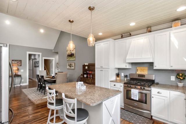 106 Renee Ct, Cottontown, TN 37048