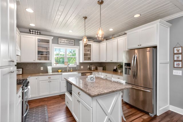 106 Renee Ct, Cottontown, TN 37048