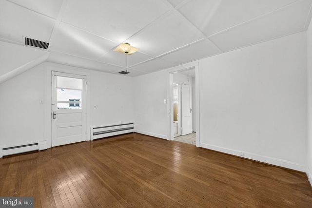 150 S 20TH ST, Purcellville, VA 20132