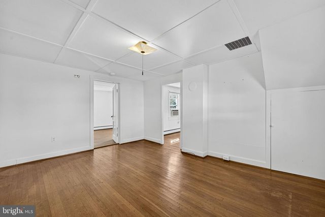 150 S 20TH ST, Purcellville, VA 20132