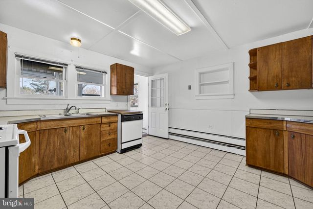150 S 20TH ST, Purcellville, VA 20132