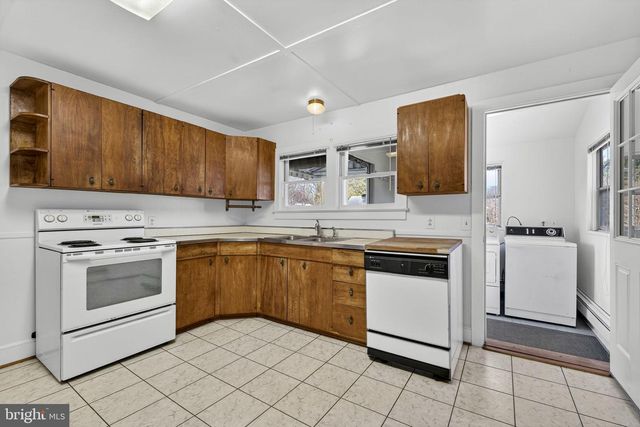 150 S 20TH ST, Purcellville, VA 20132