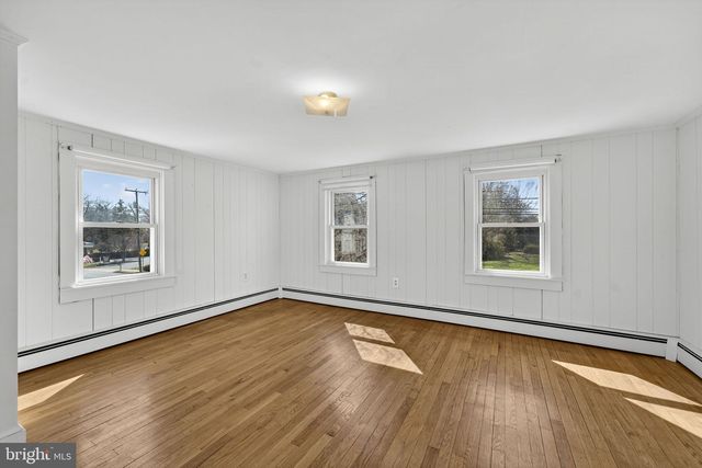 150 S 20TH ST, Purcellville, VA 20132