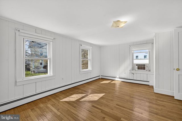 150 S 20TH ST, Purcellville, VA 20132