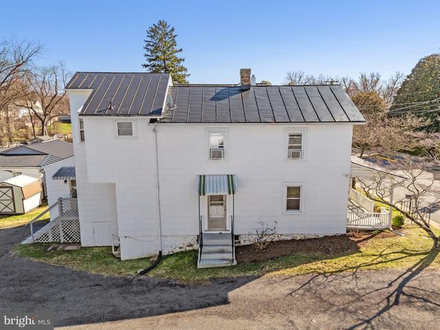 150 S 20TH ST, Purcellville, VA 20132