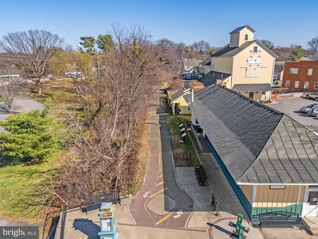 150 S 20TH ST, Purcellville, VA 20132