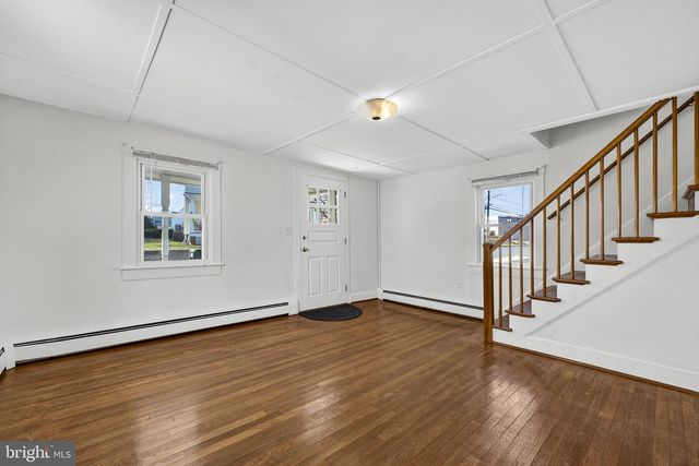 150 S 20TH ST, Purcellville, VA 20132