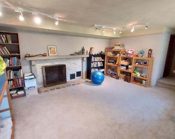 711 Acacia ROAD, Glendale, WI 53217