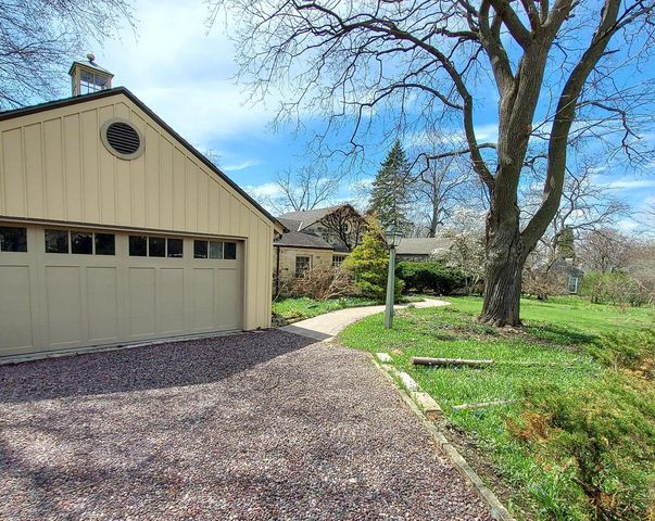 711 Acacia ROAD, Glendale, WI 53217