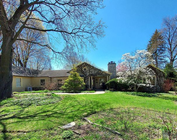 711 Acacia ROAD, Glendale, WI 53217