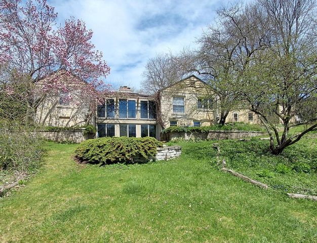 711 Acacia ROAD, Glendale, WI 53217